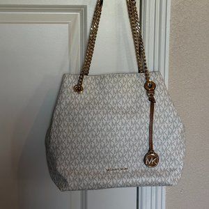 Michael Kors Jet Set Logo Shoulder Bag (Authentic with no dust bag)